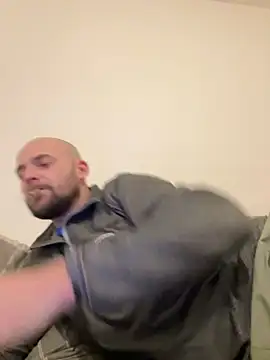 Snapshot of bigguy101 chatting on January 7, 10:19 pm bigguy101 online show from January 7, 10:19 pm