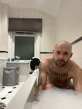 Snapshot of bigguy101 chatting on January 8, 5:37 pm bigguy101 online show from January 8, 5:37 pm