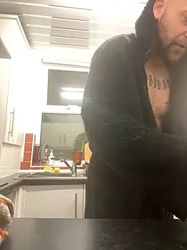 Snapshot of bigguy101 chatting on January 9, 5:44 am bigguy101 online show from January 9, 5:44 am