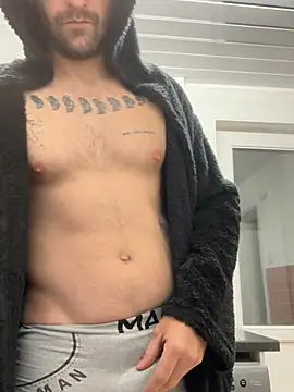 Snapshot of bigguy101 chatting on February 7, 6:45 am bigguy101 online show from February 7, 6:45 am