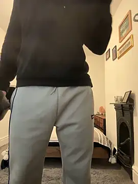 Snapshot of bigguy101 chatting on February 10, 2:16 pm bigguy101 online show from February 10, 2:16 pm