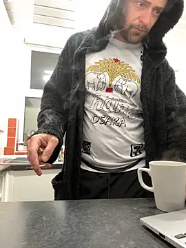 Snapshot of bigguy101 chatting on February 11, 5:37 am bigguy101 online show from February 11, 5:37 am