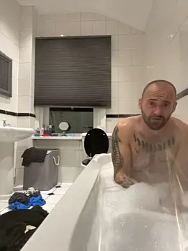 Snapshot of bigguy101 chatting on February 12, 7:13 pm bigguy101 online show from February 12, 7:13 pm