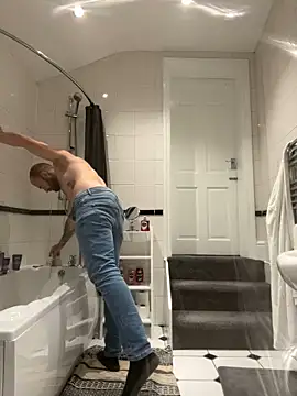 Snapshot of bigguy101 chatting on February 18, 8:58 pm bigguy101 online show from February 18, 8:58 pm