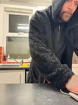 Snapshot of bigguy101 chatting on February 20, 1:57 am bigguy101 online show from February 20, 1:57 am