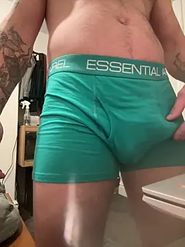 Snapshot of bigguy101 chatting on March 10, 9:40 pm bigguy101 online show from March 10, 9:40 pm