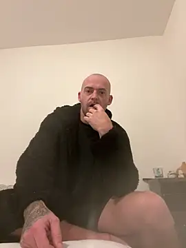 Snapshot of bigguy101 chatting on March 13, 5:22 am bigguy101 online show from March 13, 5:22 am