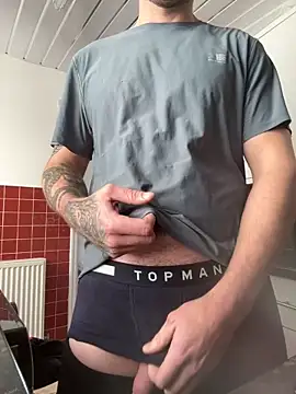 Snapshot of bigguy101 chatting on March 19, 3:19 pm bigguy101 online show from March 19, 3:19 pm