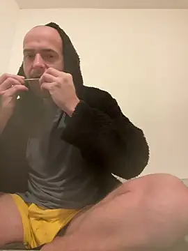 Snapshot of bigguy101 chatting on March 20, 2:19 am bigguy101 online show from March 20, 2:19 am