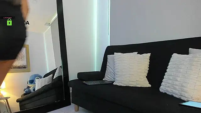 Snapshot of antonella_dom1 chatting on April 22, 10:11 pm antonella dom1 online show from April 22, 10:11 pm