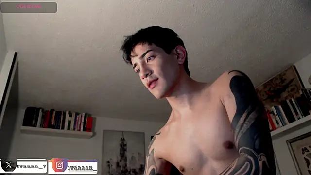 Snapshot of ivaaaan_ chatting on December 18, 12:38 am ivaaaan online show from December 18, 12:38 am