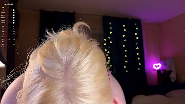 LisaLaas online show from September 18, 9:39 pm