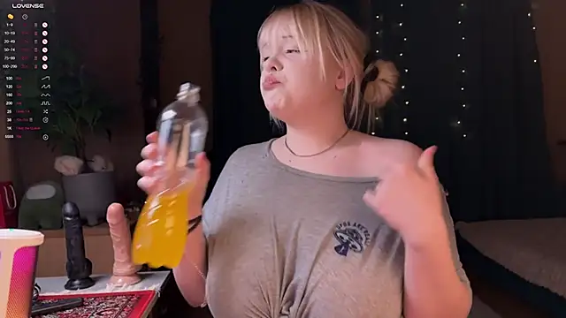 LisaLaas online show from February 22, 9:24 pm