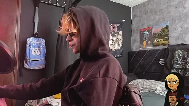 Snapshot of AcidMilo chatting on November 5, 7:58 pm AcidMilo online show from November 5, 7:58 pm