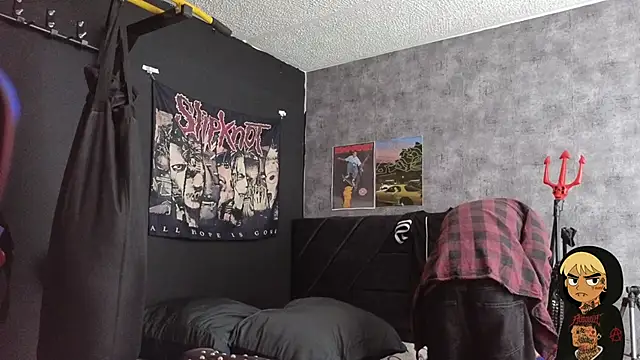 Snapshot of AcidMilo chatting on November 6, 8:43 pm AcidMilo online show from November 6, 8:43 pm