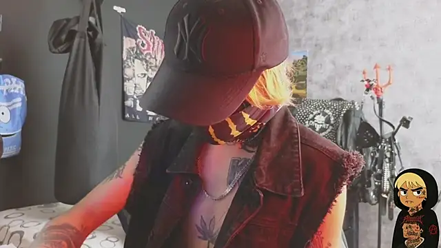 Snapshot of AcidMilo chatting on November 11, 5:24 pm AcidMilo online show from November 11, 5:24 pm