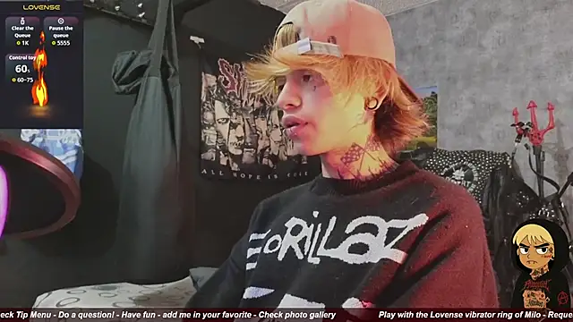 Snapshot of AcidMilo chatting on November 13, 10:08 pm AcidMilo online show from November 13, 10:08 pm