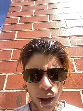 Snapshot of AcidMilo chatting on November 18, 6:01 pm AcidMilo online show from November 18, 6:01 pm