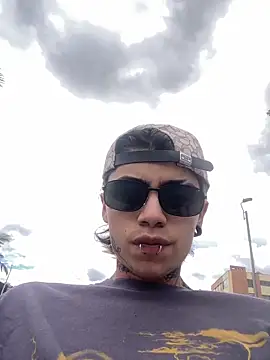 Snapshot of AcidMilo chatting on November 27, 4:20 pm AcidMilo online show from November 27, 4:20 pm