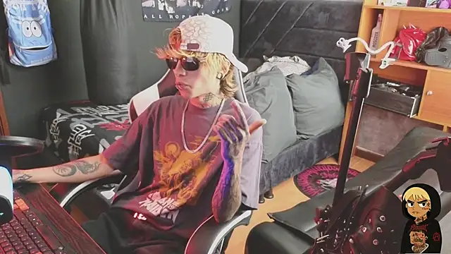 Snapshot of AcidMilo chatting on November 29, 5:27 pm AcidMilo online show from November 29, 5:27 pm