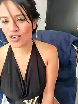 zhayra rose online show from December 14, 4:20 pm