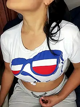 zhayra rose online show from March 6, 5:24 am