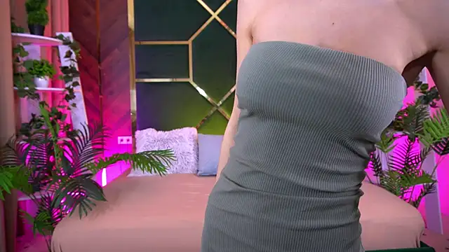 LittleeCutee online show from February 8, 8:40 am