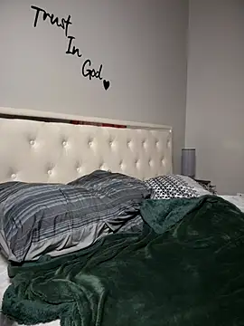 Snapshot of 1Topgyal chatting on February 7, 10:41 am 1Topgyal online show from February 7, 10:41 am