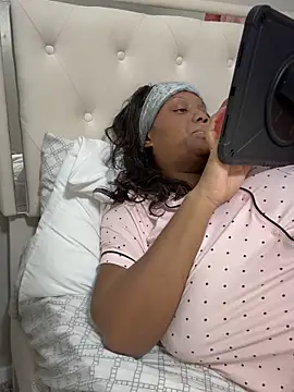 Snapshot of 1Topgyal chatting on February 16, 11:06 am 1Topgyal online show from February 16, 11:06 am