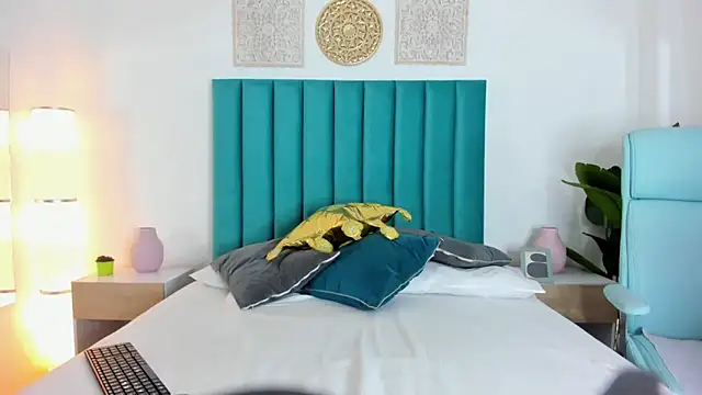 Snapshot of LiamCharlotte45 chatting on March 18, 4:04 am LiamCharlotte45 online show from March 18, 4:04 am