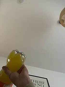 Snapshot of Jonkitzler1 chatting on December 19, 10:13 am Jonkitzler1 online show from December 19, 10:13 am