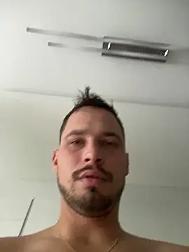 Snapshot of Jonkitzler1 chatting on January 7, 11:16 am Jonkitzler1 online show from January 7, 11:16 am