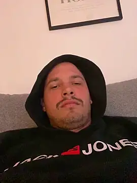 Snapshot of Jonkitzler1 chatting on March 10, 4:46 pm Jonkitzler1 online show from March 10, 4:46 pm