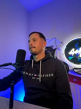 Snapshot of Jonkitzler1 chatting on December 1, 5:07 pm Jonkitzler1 online show from December 1, 5:07 pm