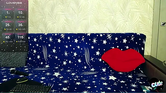 Snapshot of Millanorze chatting on October 19, 10:21 pm Millanorze online show from October 19, 10:21 pm