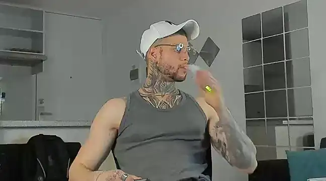  jamesleandros1 online show from December 3, 11:57 pm