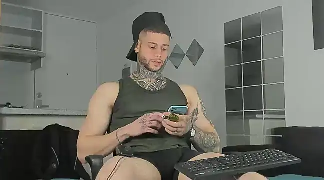  jamesleandros1 online show from December 10, 10:26 pm