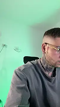  jamesleandros1 online show from February 2, 11:36 pm