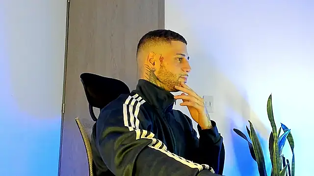  jamesleandros1 online show from February 26, 2:10 am