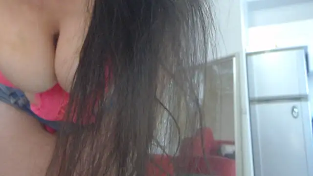 Snapshot of AnnaBellaLuckyXOXO chatting on March 10, 8:37 am AnnaBellaLuckyXOXO online show from March 10, 8:37 am
