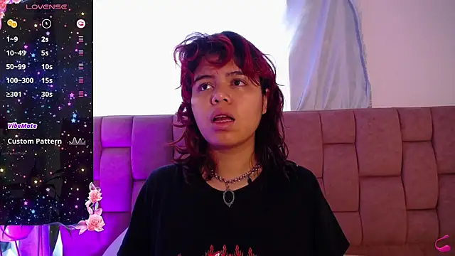 Snapshot of SabinaMerchetti chatting on December 4, 3:21 pm SabinaMerchetti online show from December 4, 3:21 pm