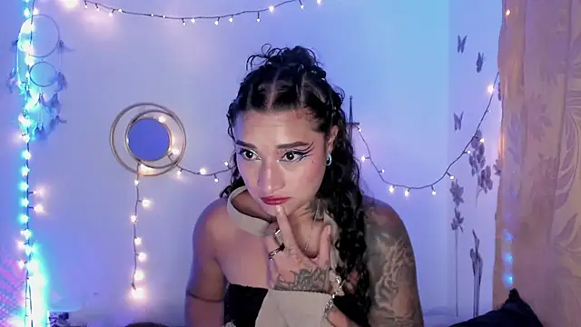 Eva Lee  online show from March 19, 7:07 am