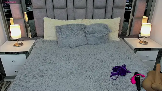 EMMAHILL1 online show from March 1, 6:11 pm