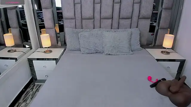 EMMAHILL1 online show from October 5, 12:58 pm