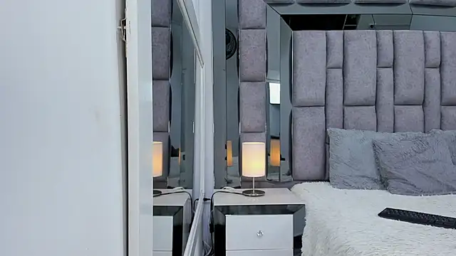 EMMAHILL1 online show from December 18, 11:16 am