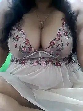 Snapshot of chubby_wife chatting on December 25, 4:22 pm chubby wife online show from December 25, 4:22 pm