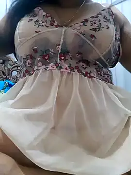Snapshot of chubby_wife chatting on March 10, 7:07 pm chubby wife online show from March 10, 7:07 pm