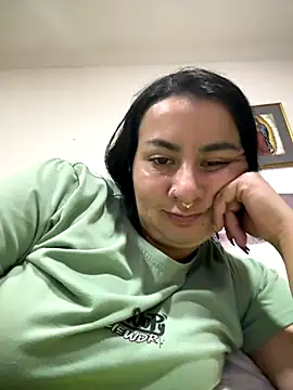 Snapshot of Abril_Luv chatting on December 17, 1:22 am Abril Luv online show from December 17, 1:22 am