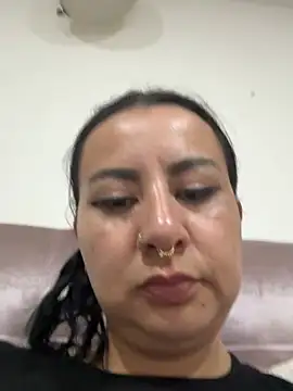 Abril Luv online show from March 2, 1:30 am