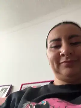 Abril Luv online show from March 30, 1:34 pm